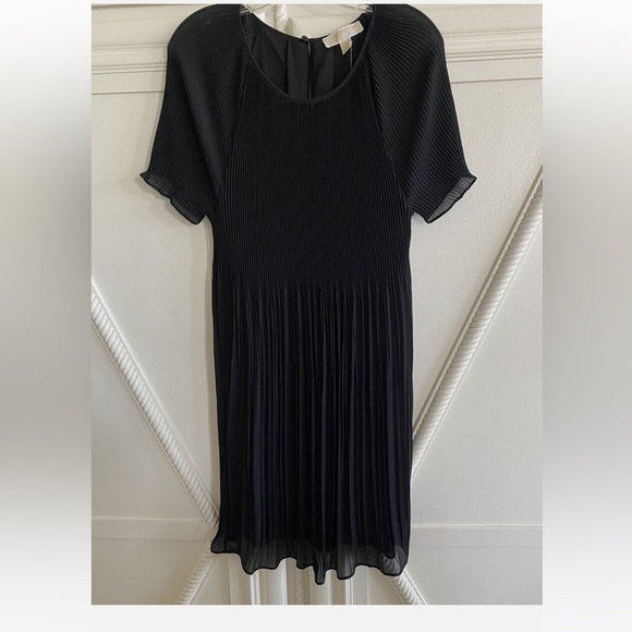 MICHAEL Michael Kors Short Sleeve Pleated / Plisse Dress Black Flowy Dress Small - Picture 4 of 7